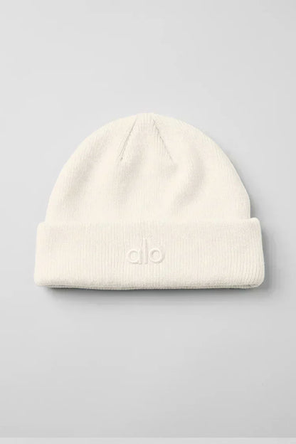 Opvallende witte muts